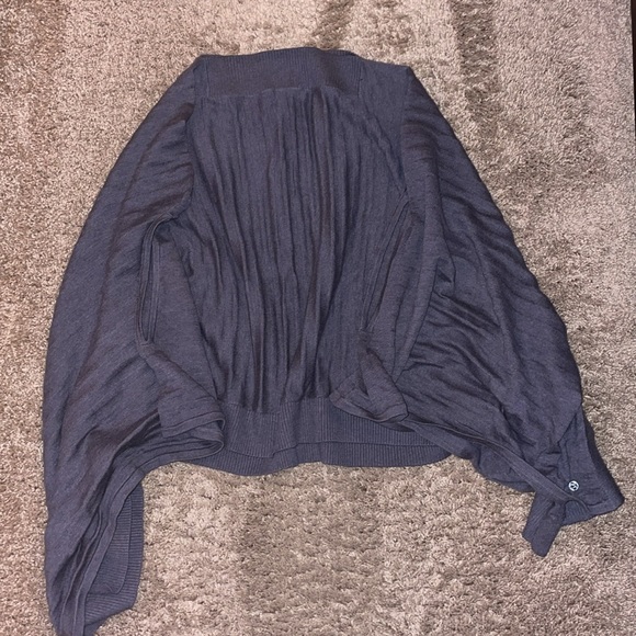 Lululemon Forward Flow Cape - Picture 2 of 8